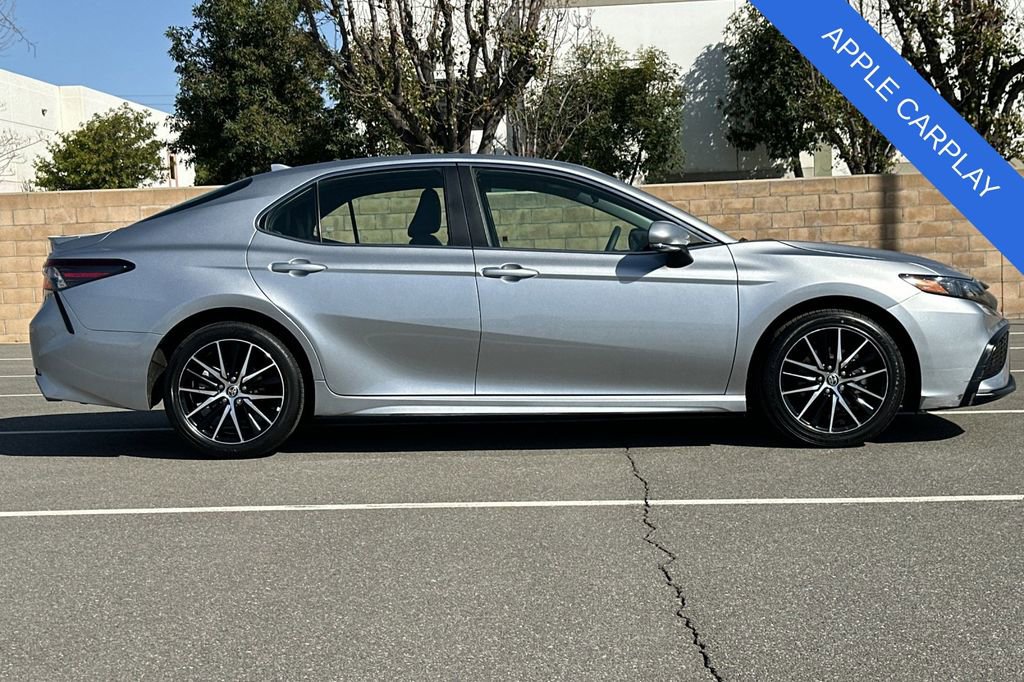 Used 2024 Toyota Camry SE image 3