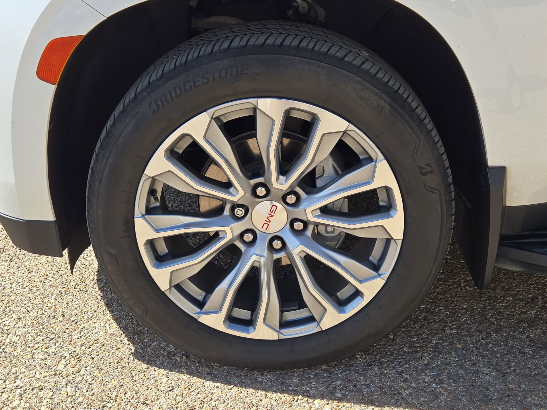 Used 2021 GMC Yukon Denali image 11