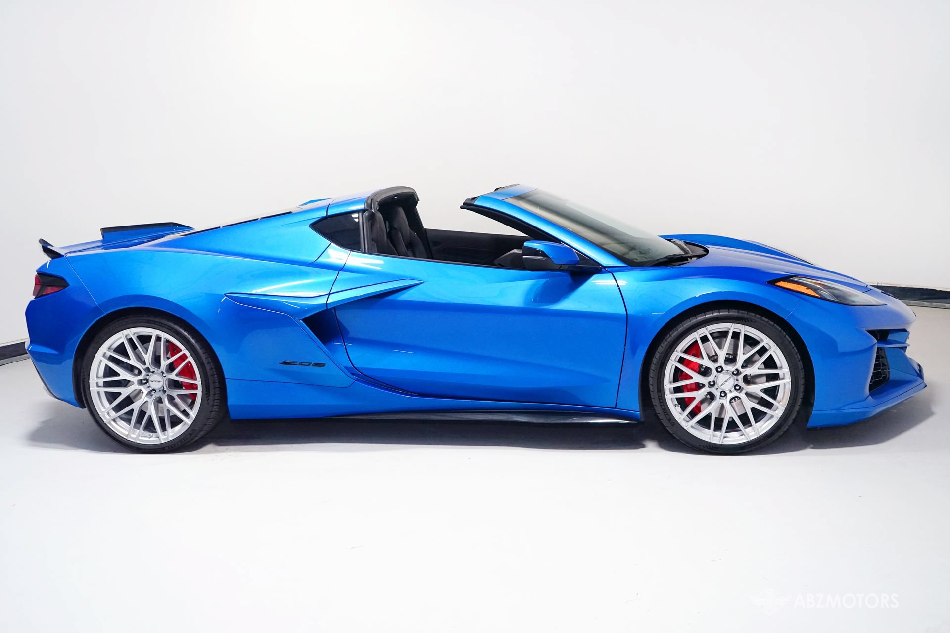 Used 2024 Chevrolet Corvette Z06 RWD image 3