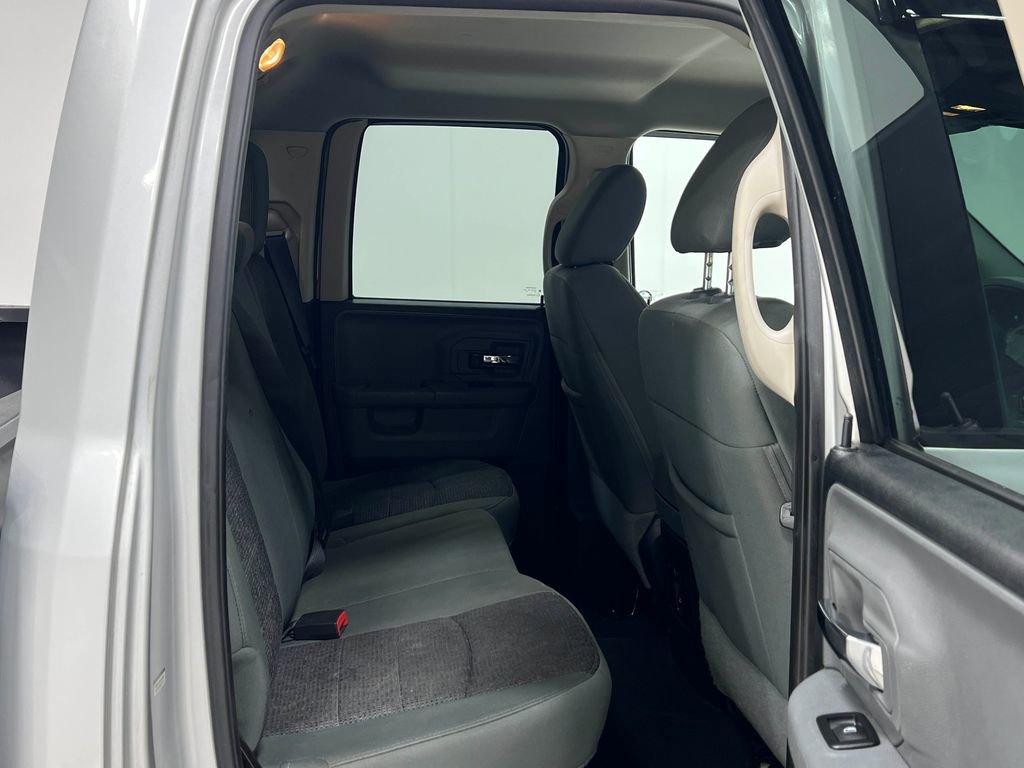 Used 2015 RAM 1500 Classic SLT w/ Luxury Group AWD/4WD image 30