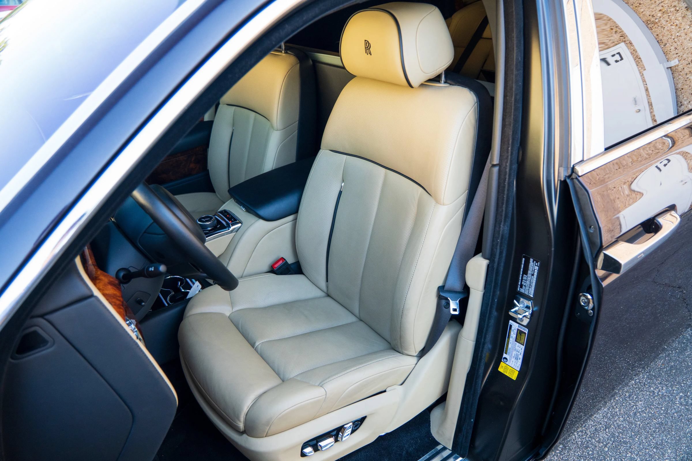 Used 2018 Rolls-Royce Phantom Extended Wheelbase RWD image 37