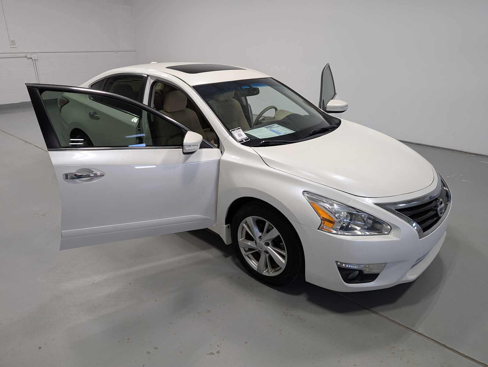 Used 2015 Nissan Altima 2.5 SV w/ Convenience Package FWD image 16