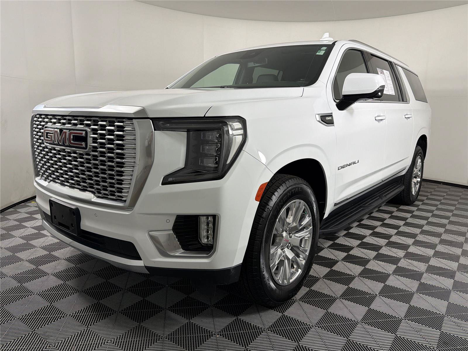 Certified 2024 GMC Yukon XL Denali RWD image 3