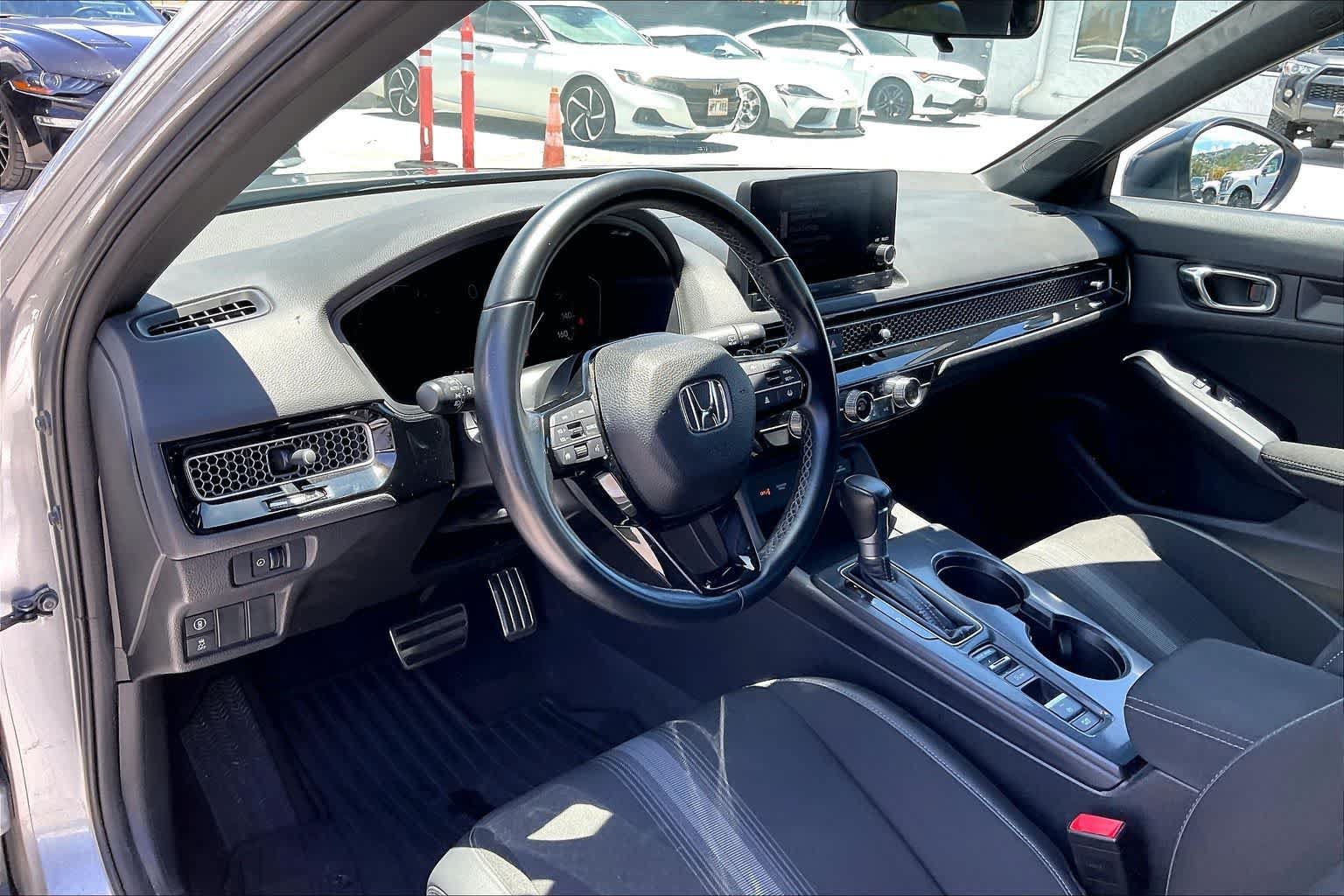 Used 2022 Honda Civic Sport image 2