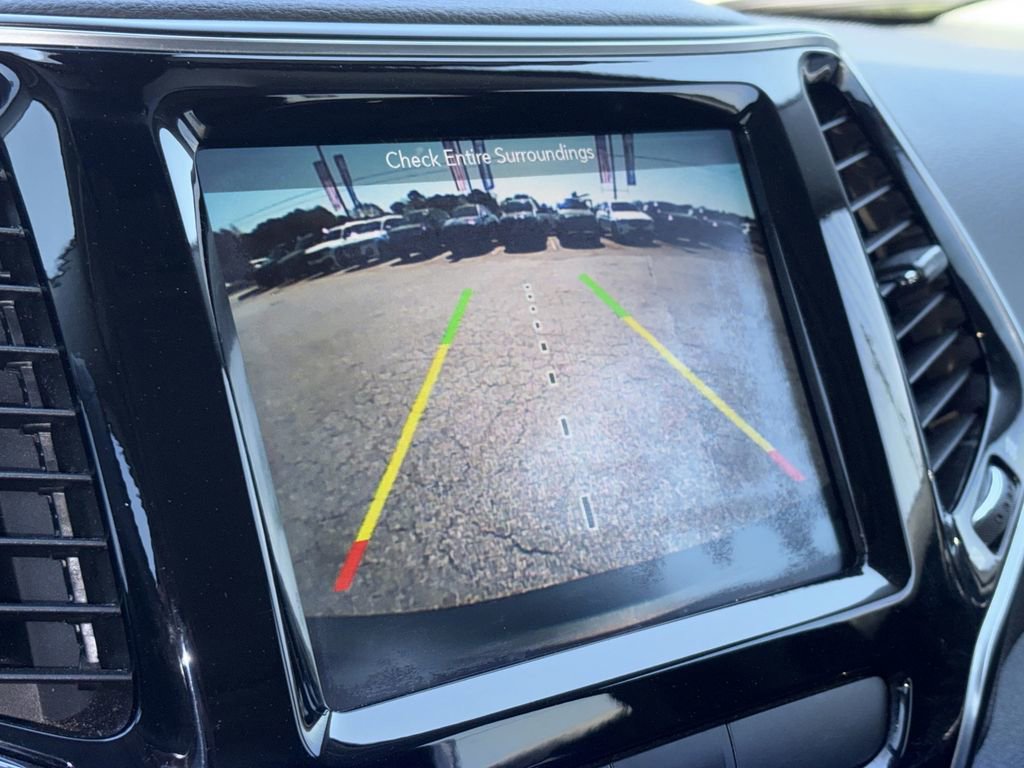 Used 2019 Jeep Cherokee Limited AWD/4WD image 16