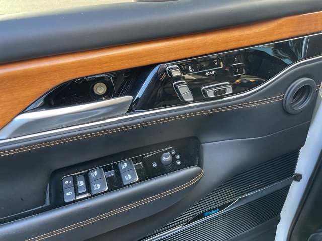 Used 2023 Jeep Grand Wagoneer Series III image 6