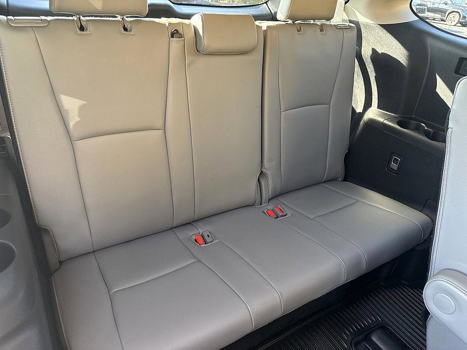 Used 2025 Toyota Highlander Limited image 22