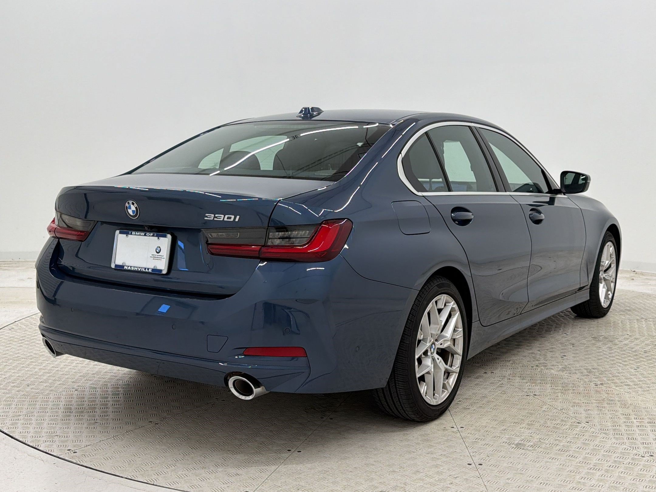 Used 2025 BMW 330i Sedan w/ Convenience Package RWD image 9