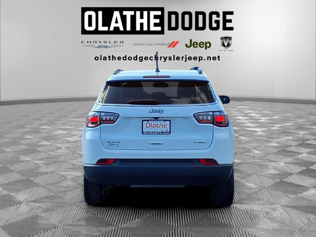 Used 2024 Jeep Compass Latitude AWD/4WD image 30