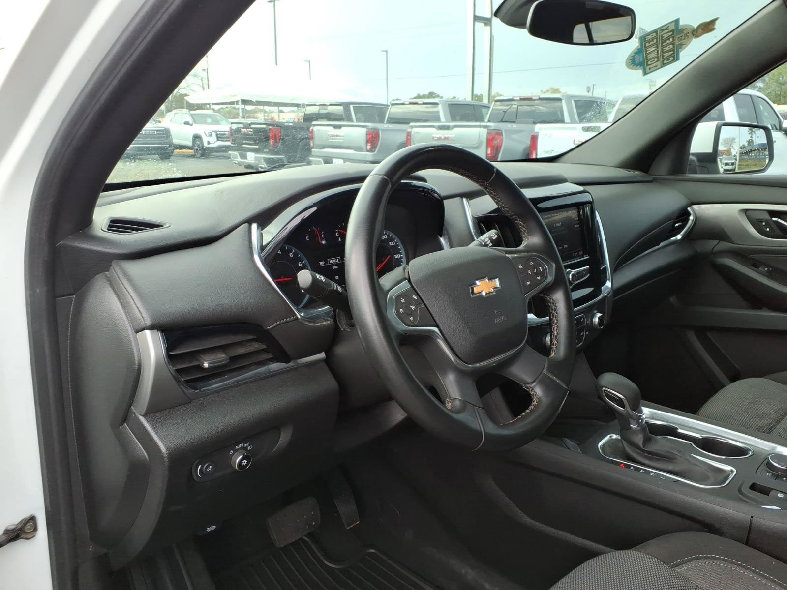 Used 2023 Chevrolet Traverse LT FWD image 6