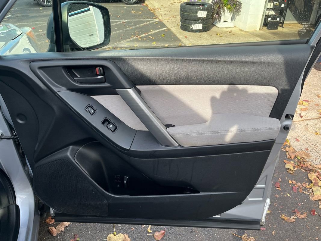 Used 2015 Subaru Forester 2.5i w/ Alloy Wheel Package image 16