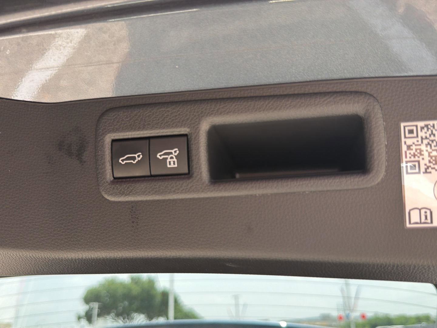 Used 2024 Toyota Venza XLE AWD/4WD image 13