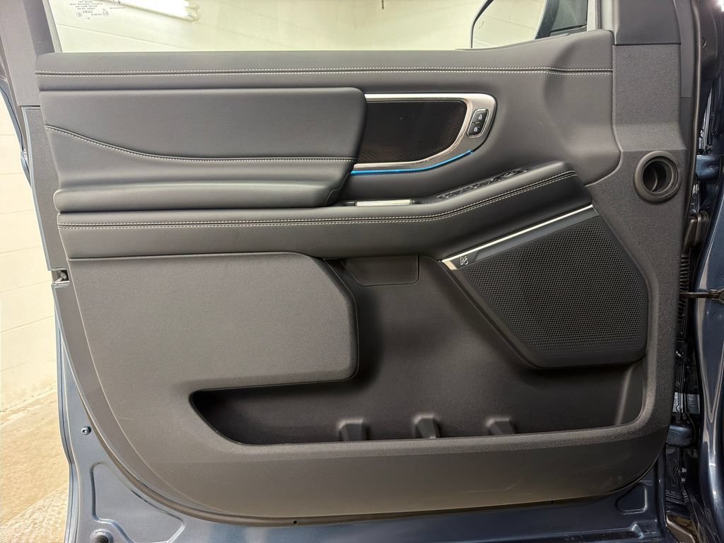 New 2027 Ford Expedition Platinum w/ Stealth Appearance Package RWD image 15