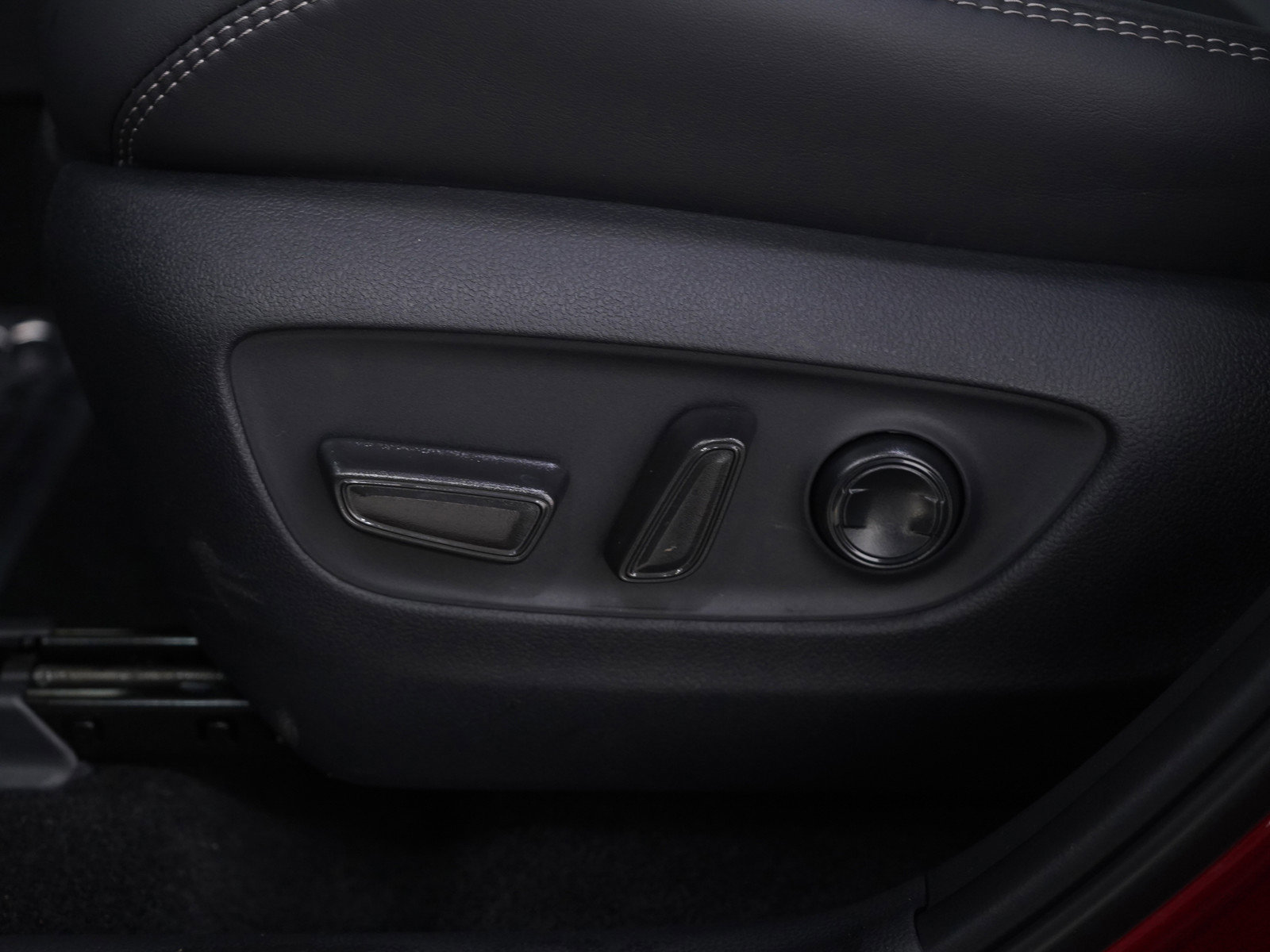 Used 2025 Toyota RAV4 Limited w/ Weather Package image 28