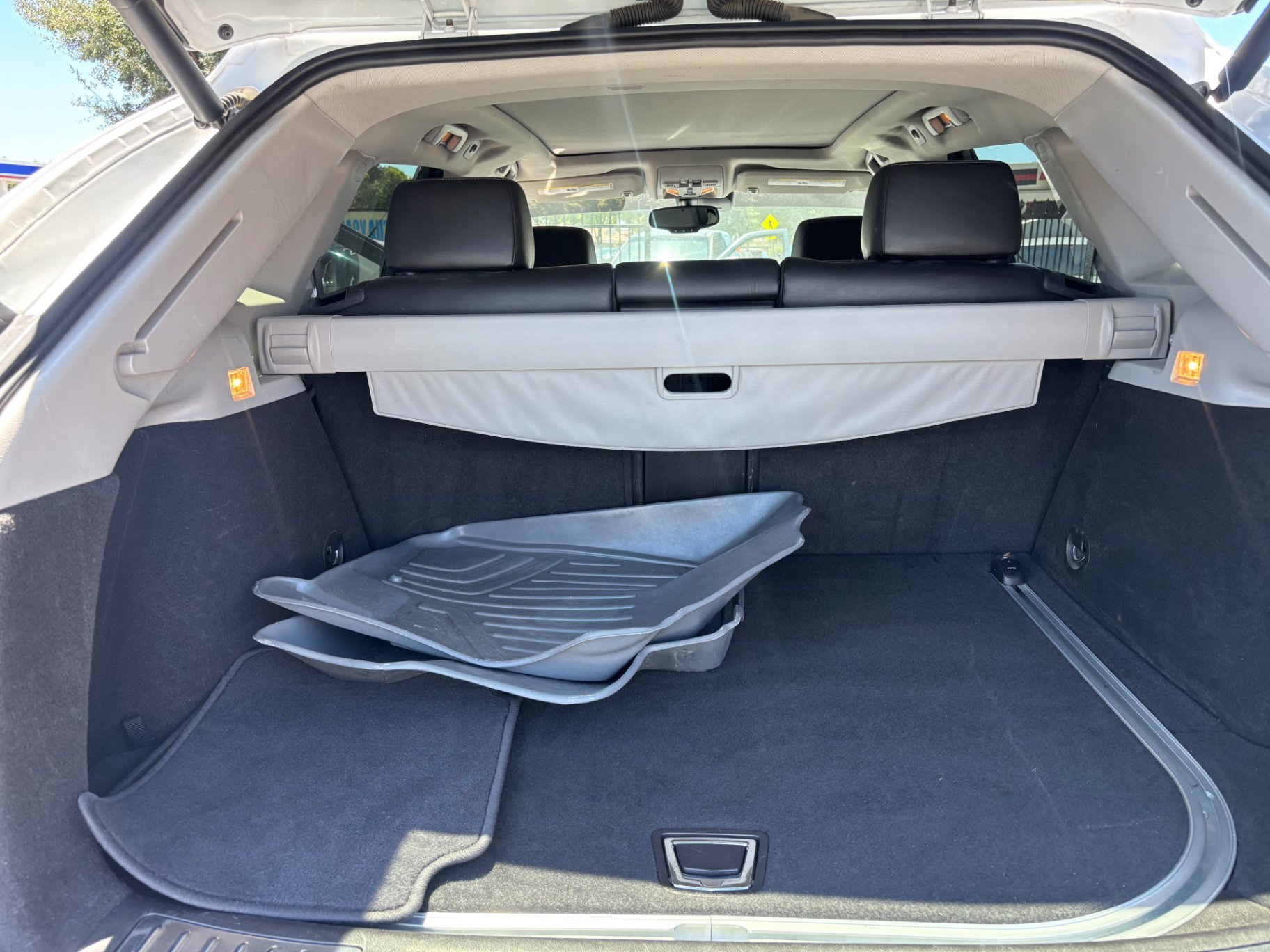 Used 2016 Cadillac SRX Luxury w/ Driver Awareness Package FWD image 9