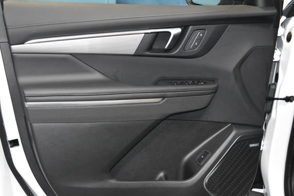 Used 2025 Buick Enclave Preferred image 4