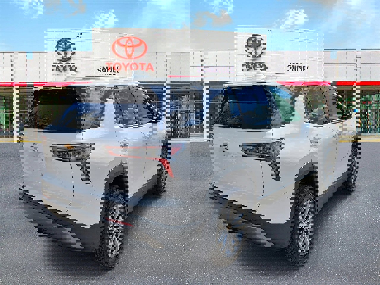 Used 2025 Chevrolet Equinox LT image 3