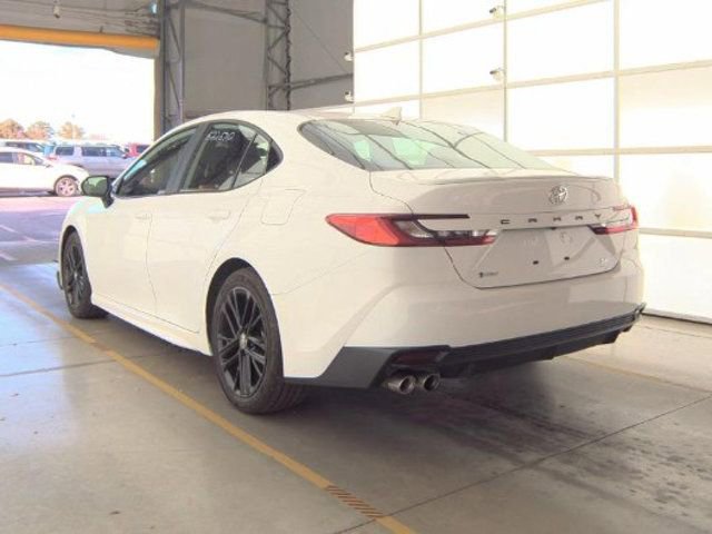 Used 2025 Toyota Camry SE image 3