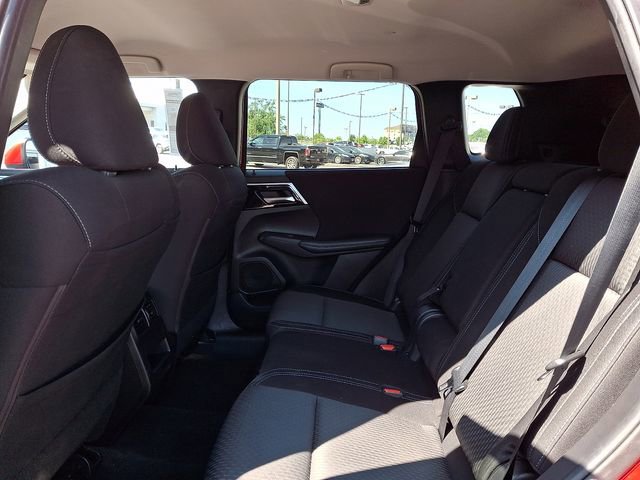 Used 2023 Mitsubishi Outlander ES FWD image 10