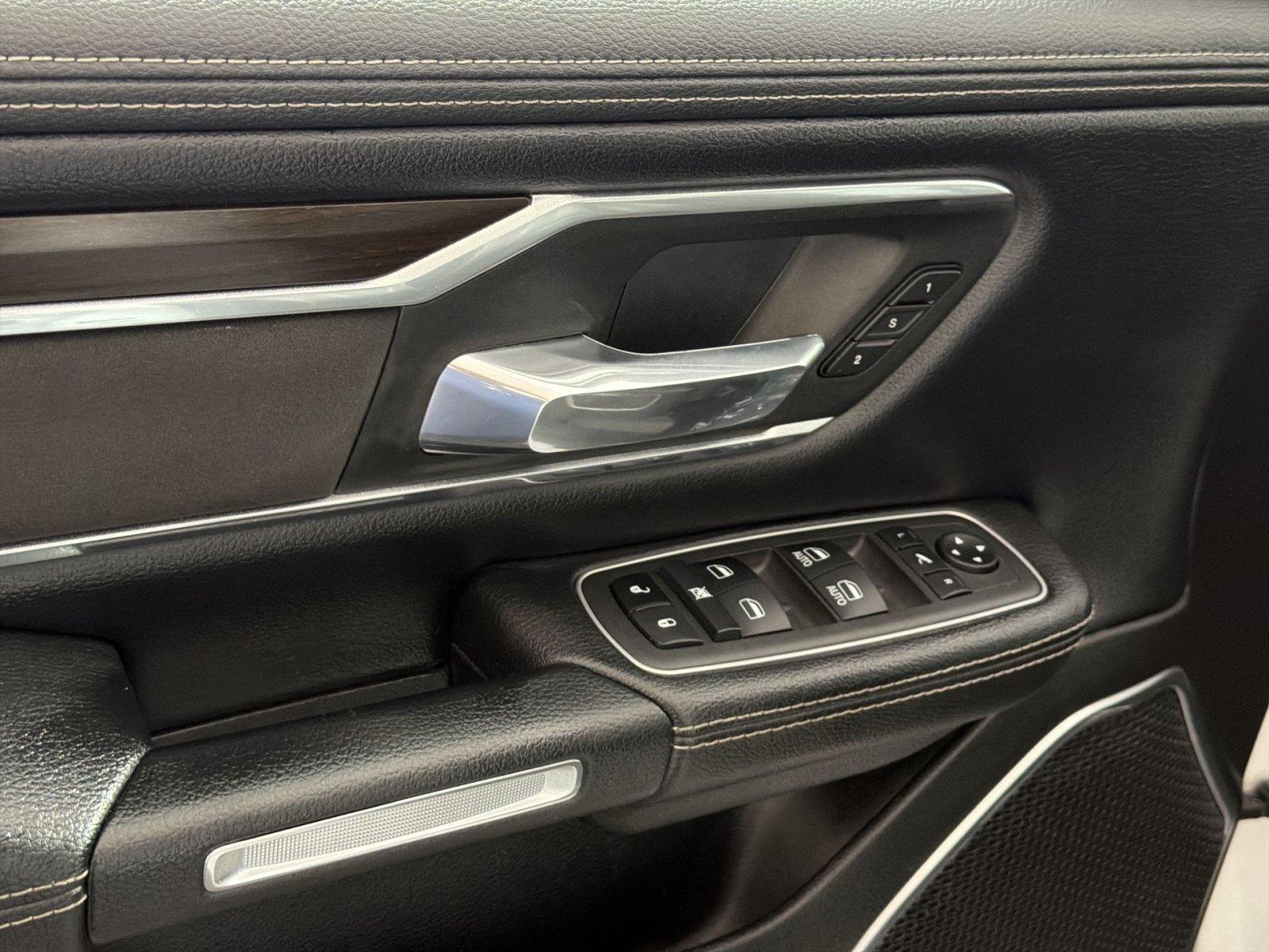 Used 2022 RAM 1500 Laramie AWD/4WD image 15