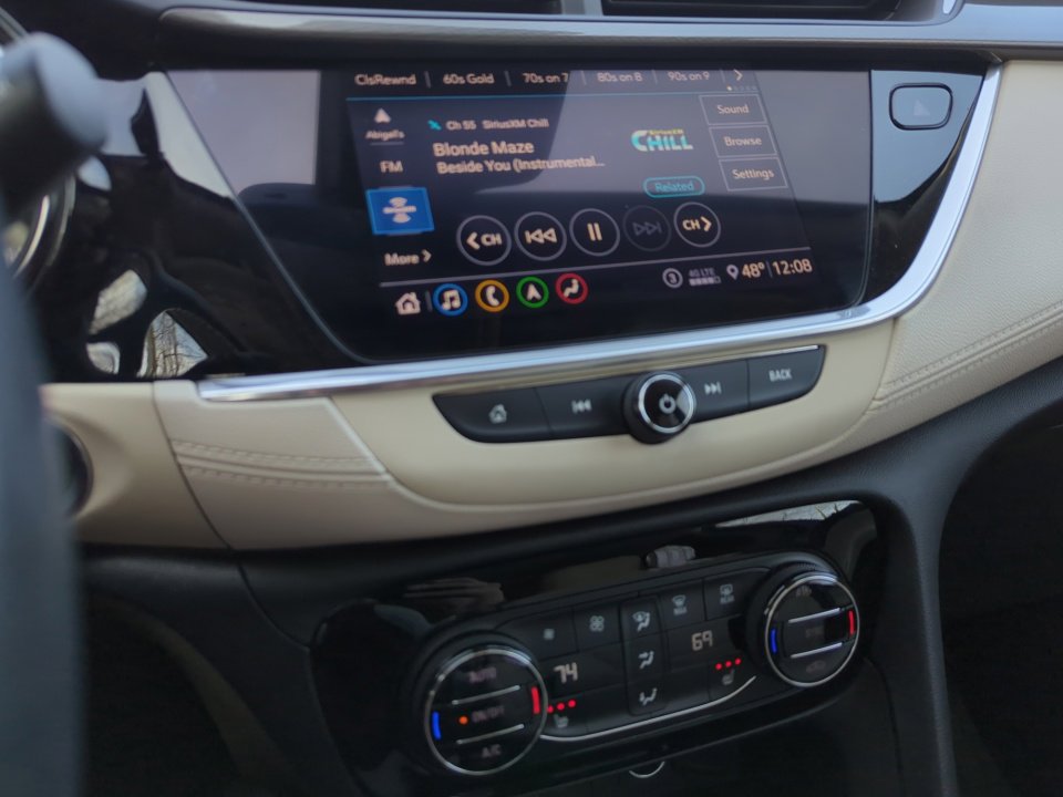 Used 2020 Buick Encore GX Essence w/ Experience Buick Package image 21