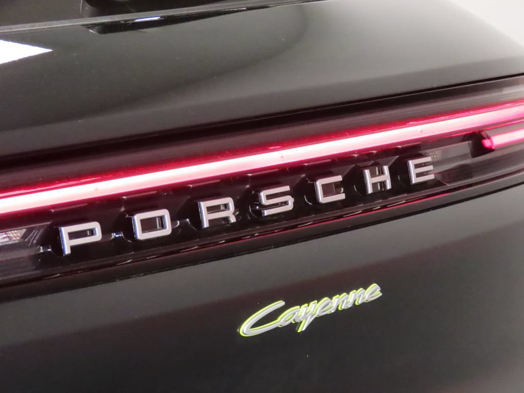 Certified 2026 Porsche Cayenne E-Hybrid AWD/4WD image 12