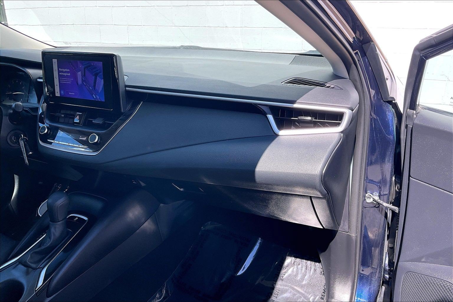 Used 2025 Toyota Corolla LE FWD image 21