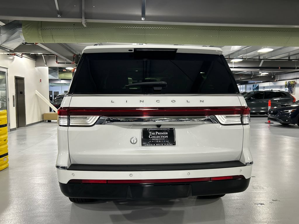 Certified 2022 Lincoln Navigator L Reserve AWD/4WD image 3