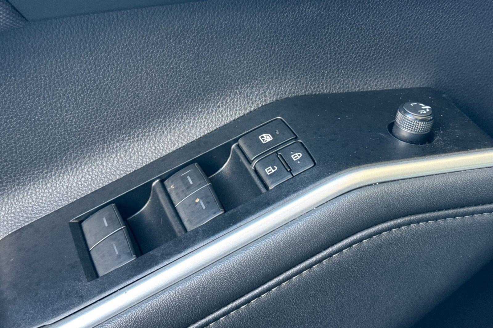 Used 2025 Toyota Highlander LE image 13