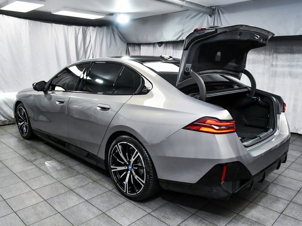 Used 2025 BMW i5 M60 w/ Executive Package image 78