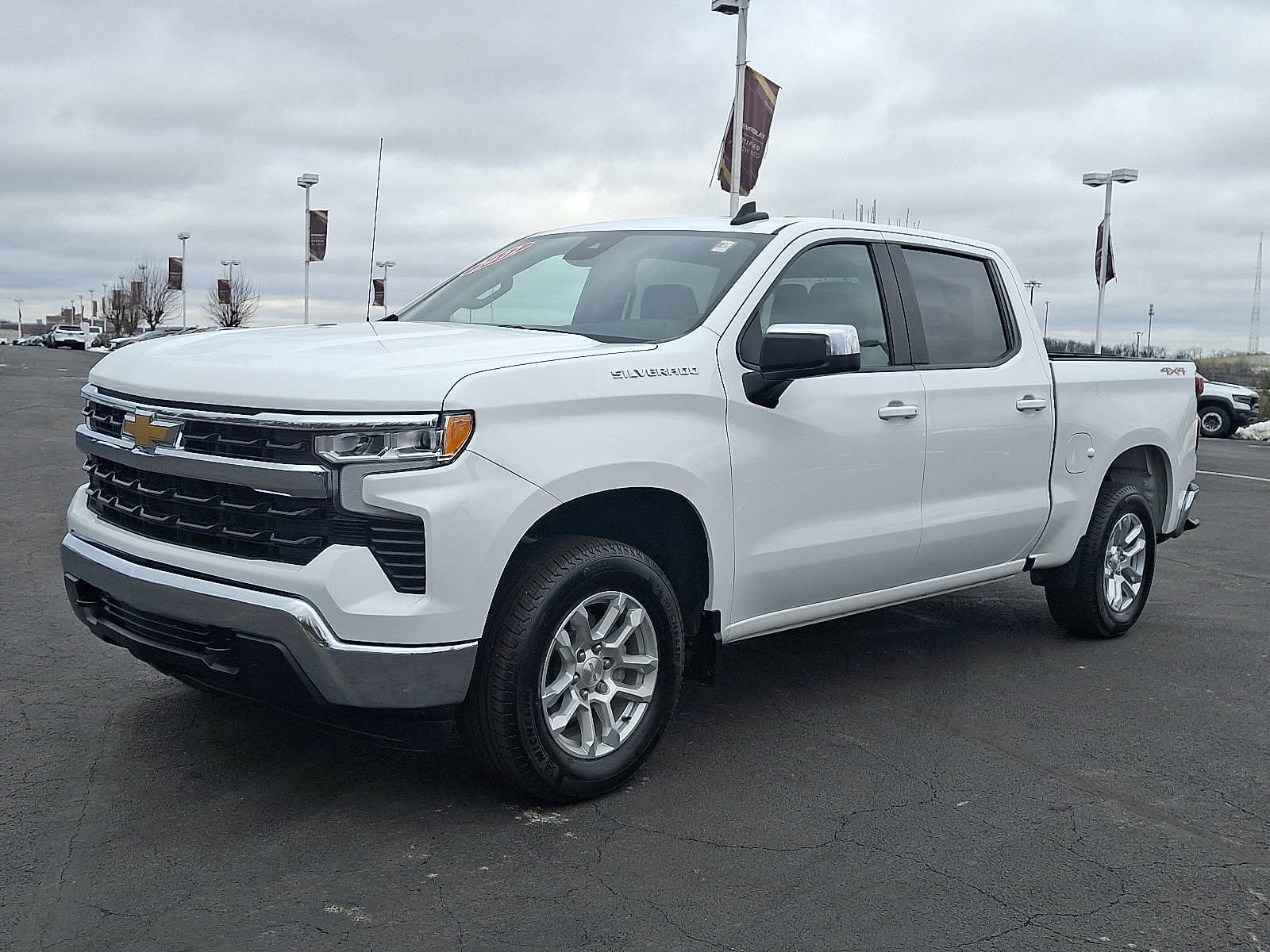 Used 2022 Chevrolet Silverado 1500 LT image 3
