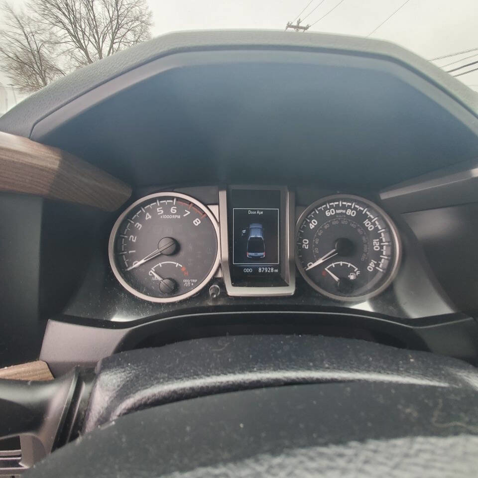 Used 2018 Toyota Tacoma SR5 image 19