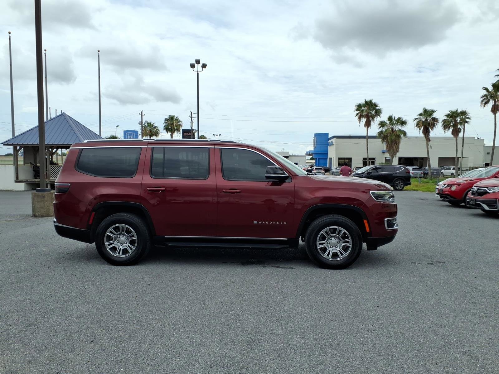 Used 2023 Jeep Wagoneer 2WD image 9