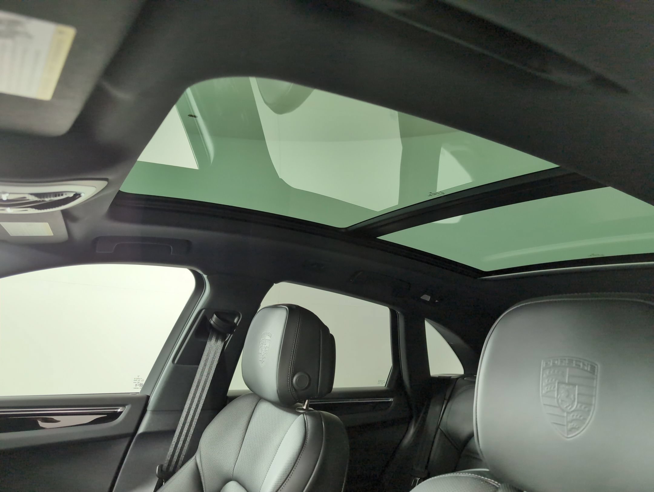 Certified 2025 Porsche Macan AWD/4WD image 20