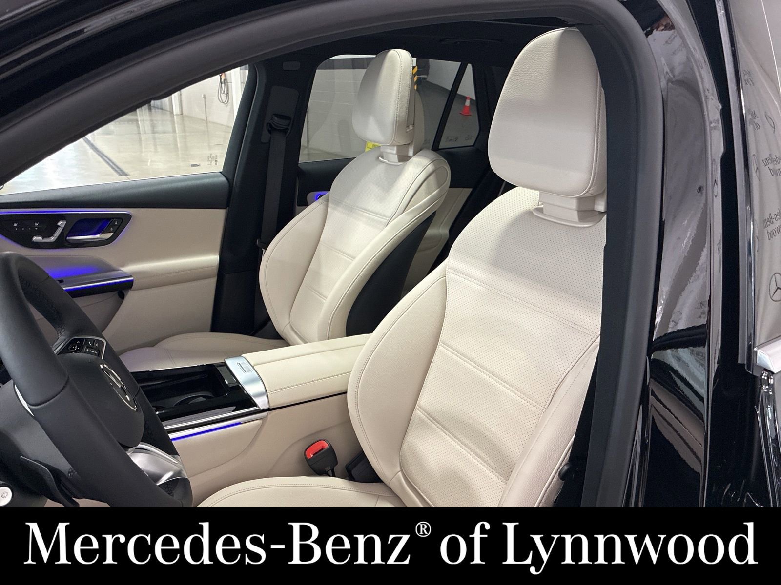 Used 2026 Mercedes-Benz GLC 300 4MATIC image 9
