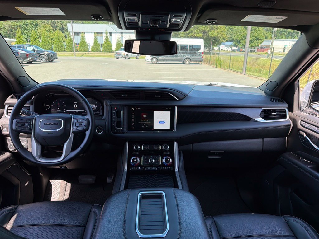 Used 2023 GMC Yukon Denali AWD/4WD image 8