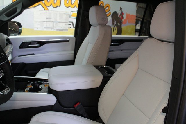 New 2025 Chevrolet Suburban Premier image 19