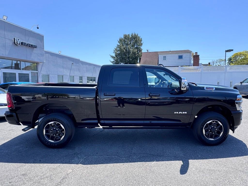 New 2025 RAM 2500 Laramie AWD/4WD image 9