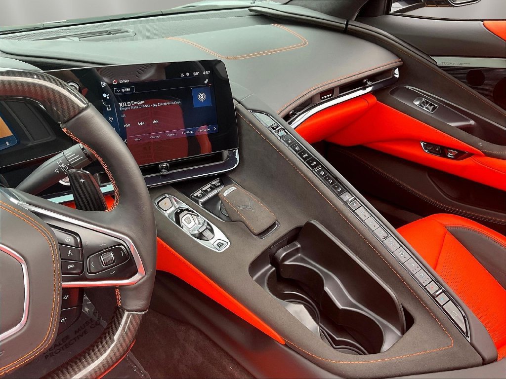 Used 2025 Chevrolet Corvette Z06 RWD image 9