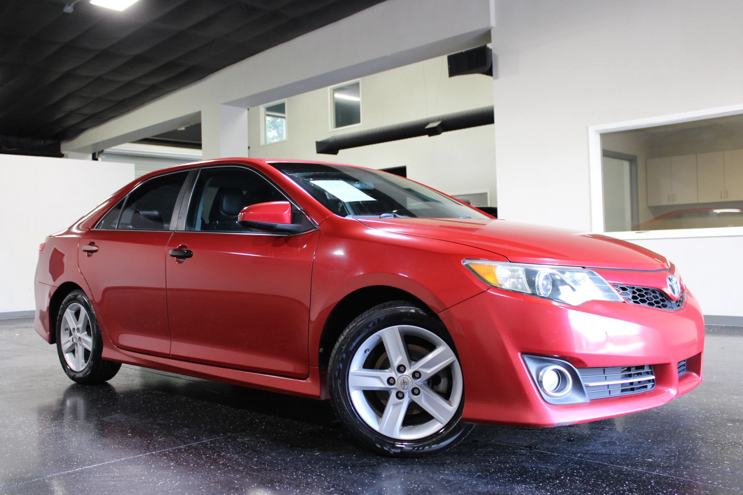 Used 2012 Toyota Camry SE FWD image 33