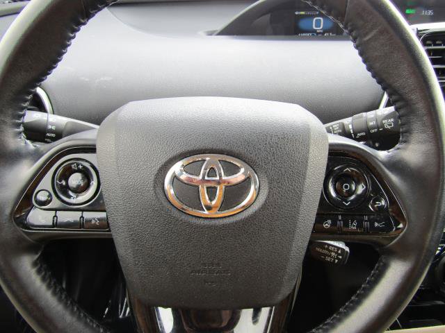 Used 2021 Toyota Prius XLE image 16