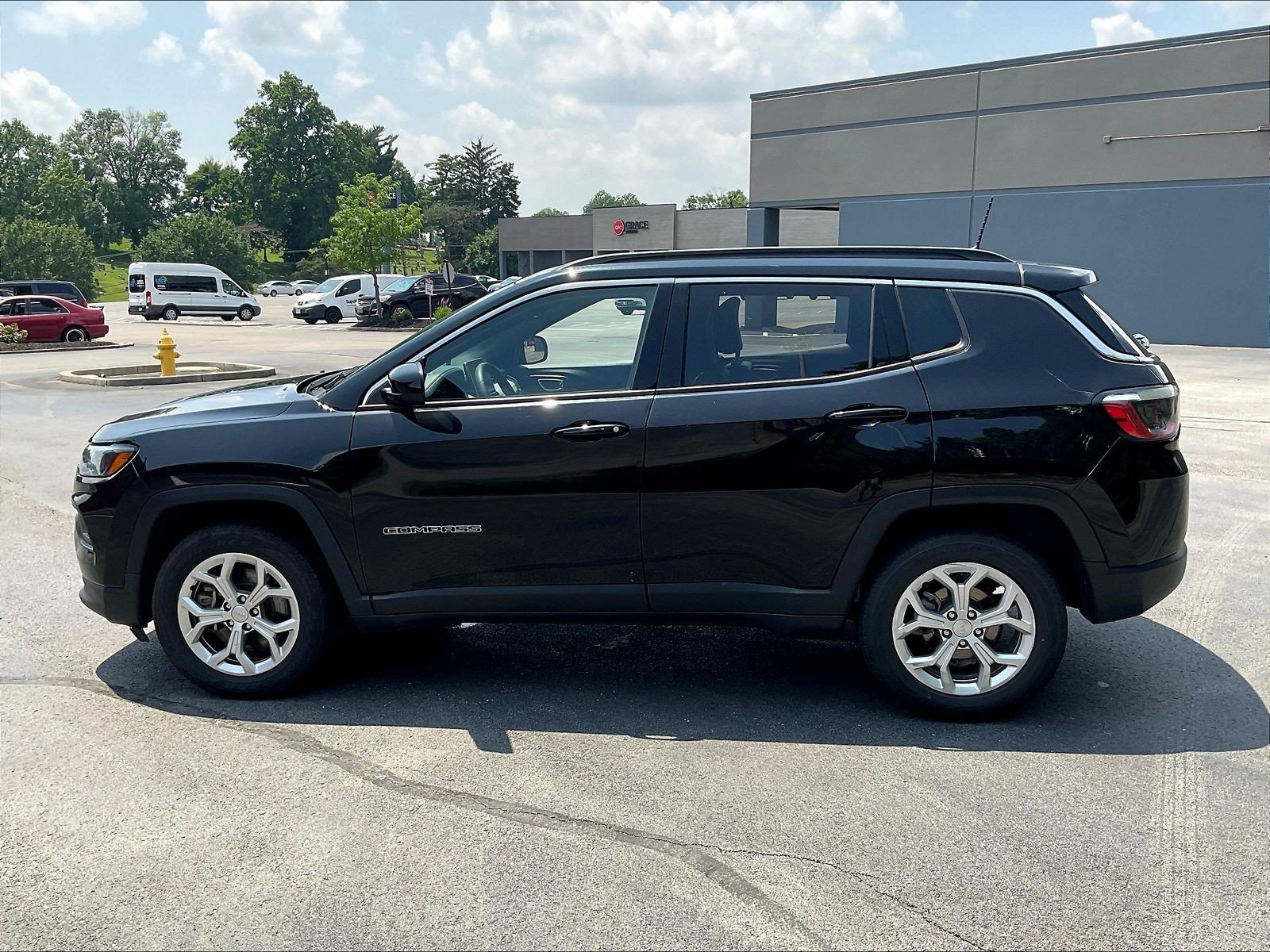 New 2026 Jeep Grand Cherokee Altitude AWD/4WD image 22