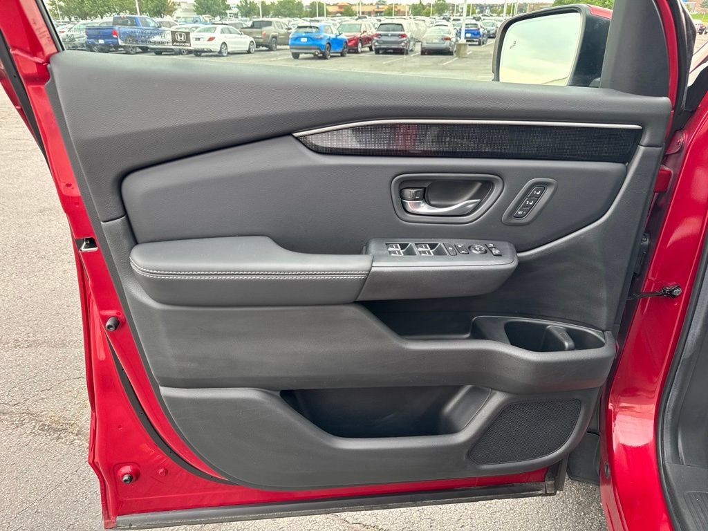 Certified 2025 Honda Pilot Elite image 33