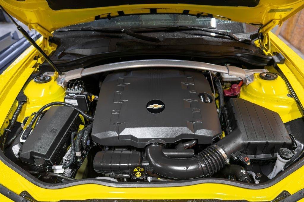 Used 2015 Chevrolet Camaro LT RWD image 10