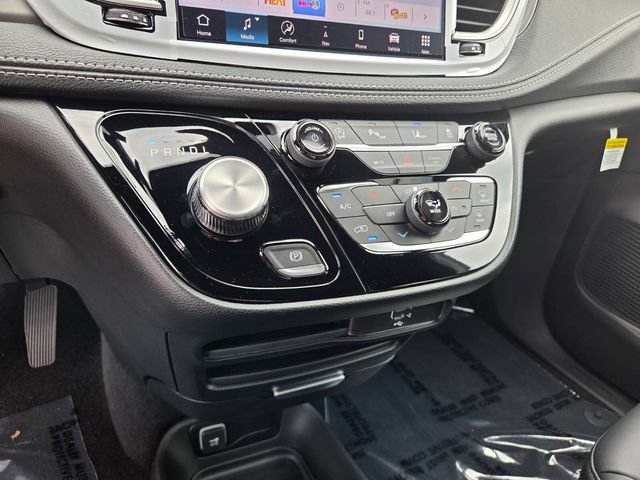 New 2027 Chrysler Pacifica Select FWD image 22