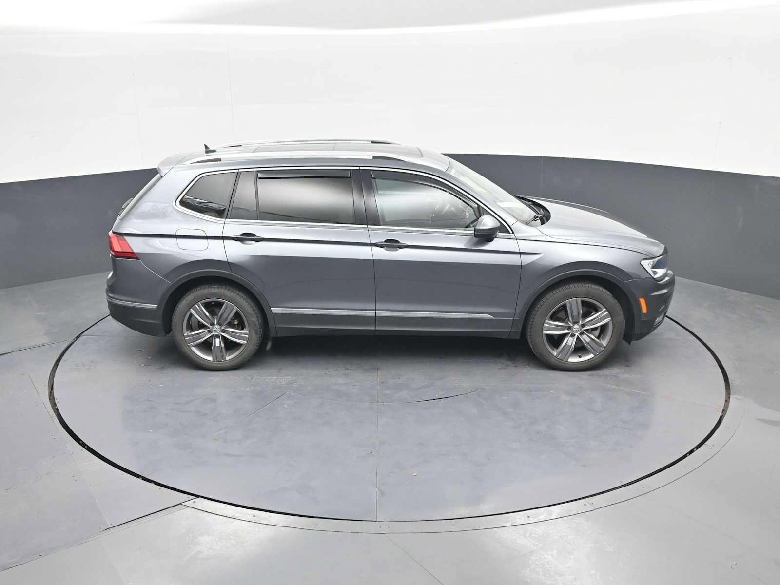 Used 2021 Volkswagen Tiguan SEL AWD/4WD image 36