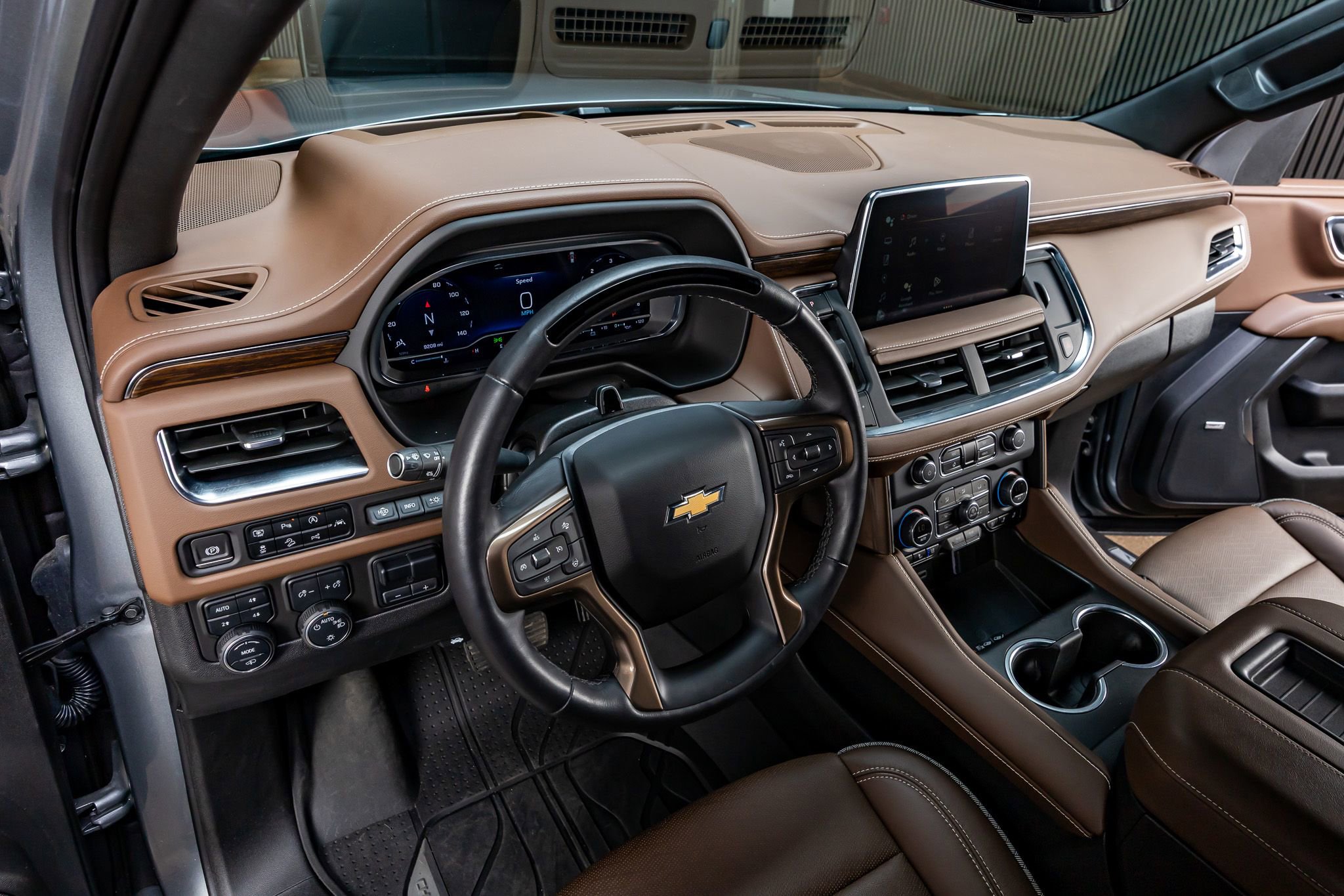 Used 2024 Chevrolet Suburban High Country w/ Advanced Technology Package AWD/4WD image 17