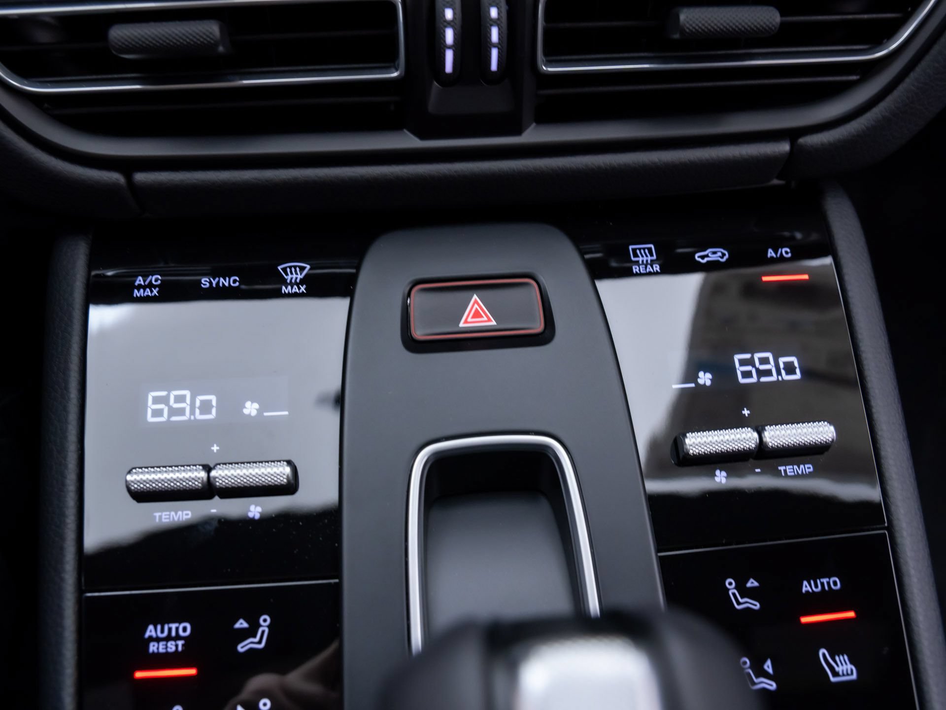 New 2026 Porsche Macan Turbo AWD/4WD image 28