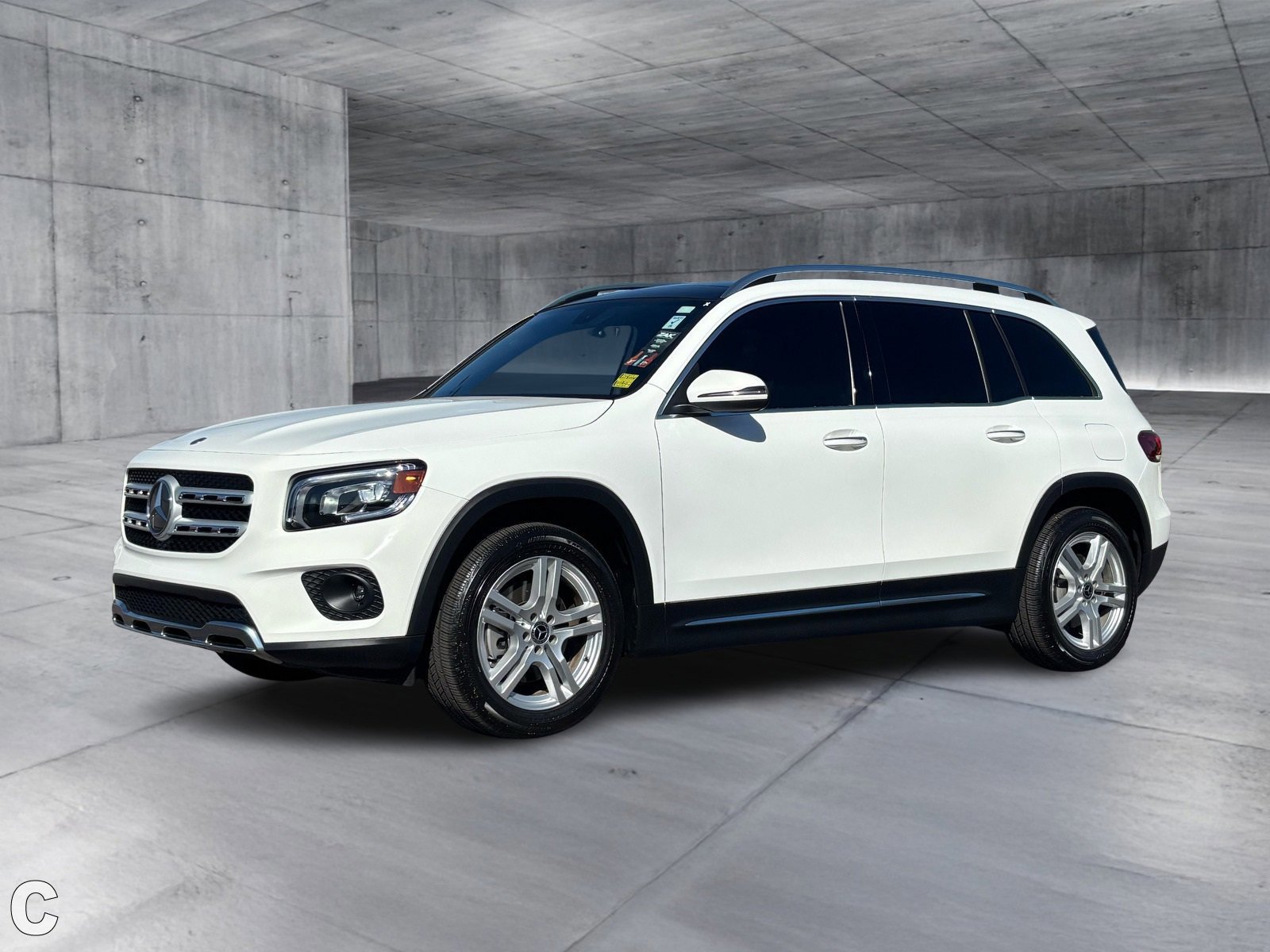 Used 2023 Mercedes-Benz GLB 250 image 2