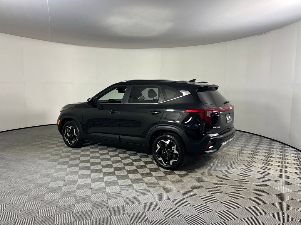Used 2025 Kia Seltos EX image 10